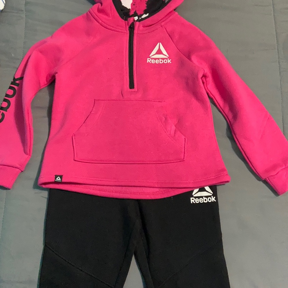 Reebok jacket and sweat pants for girl in pink 3T never worn. Enjoy